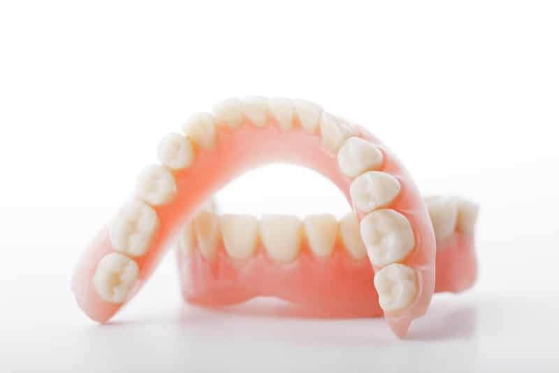 Benefits of specialist for denture implants 